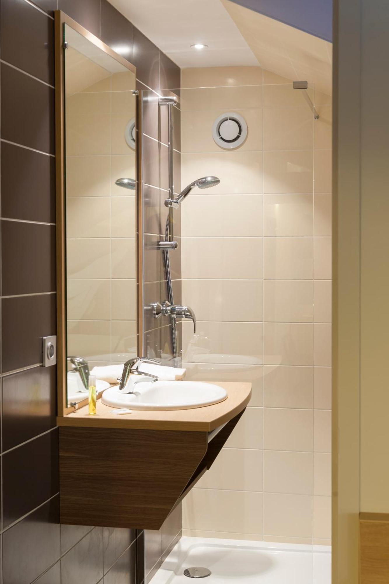 Brit Hotel Macon Centre Gare ภายนอก รูปภาพ