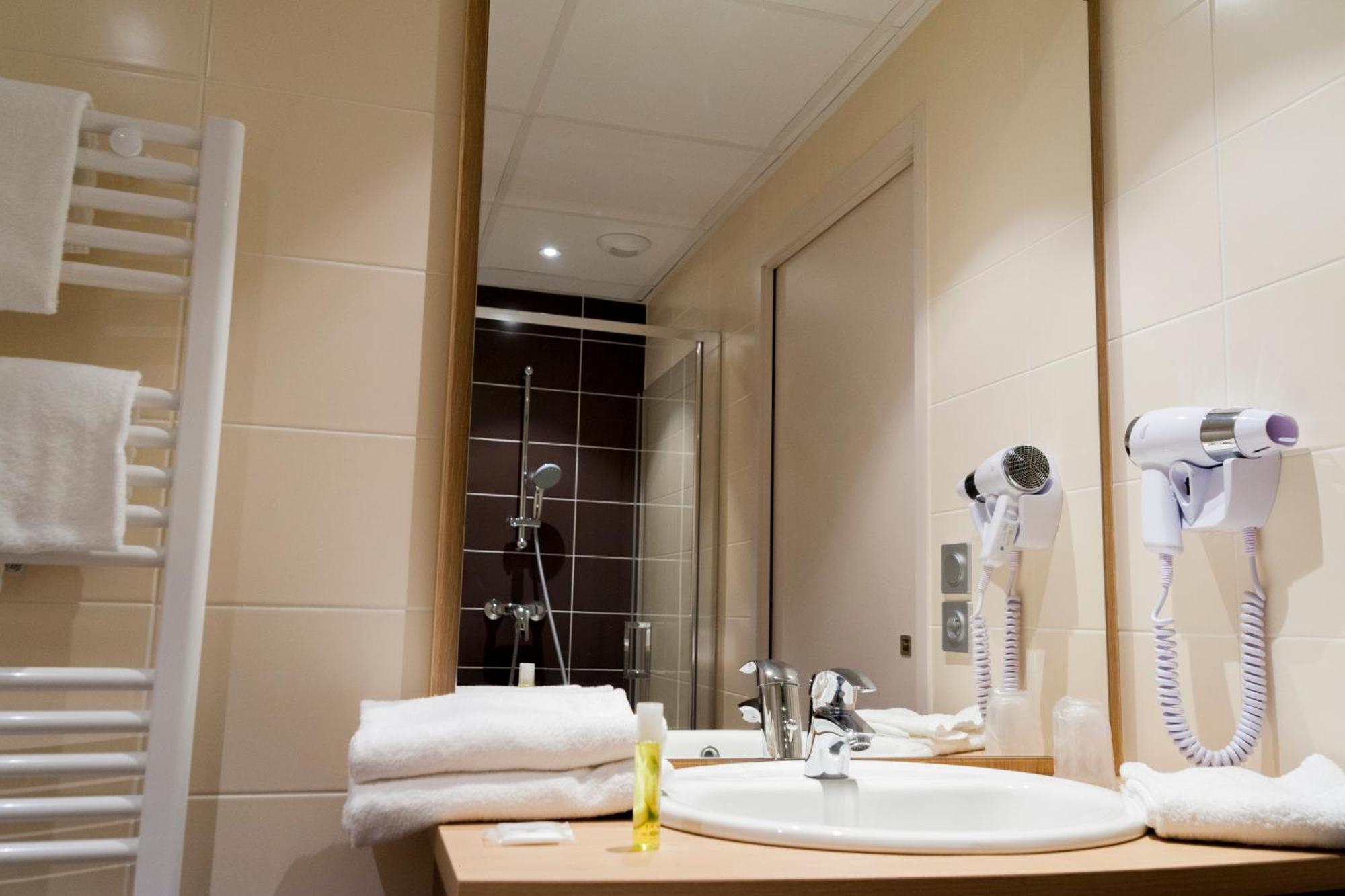 Brit Hotel Macon Centre Gare ภายนอก รูปภาพ