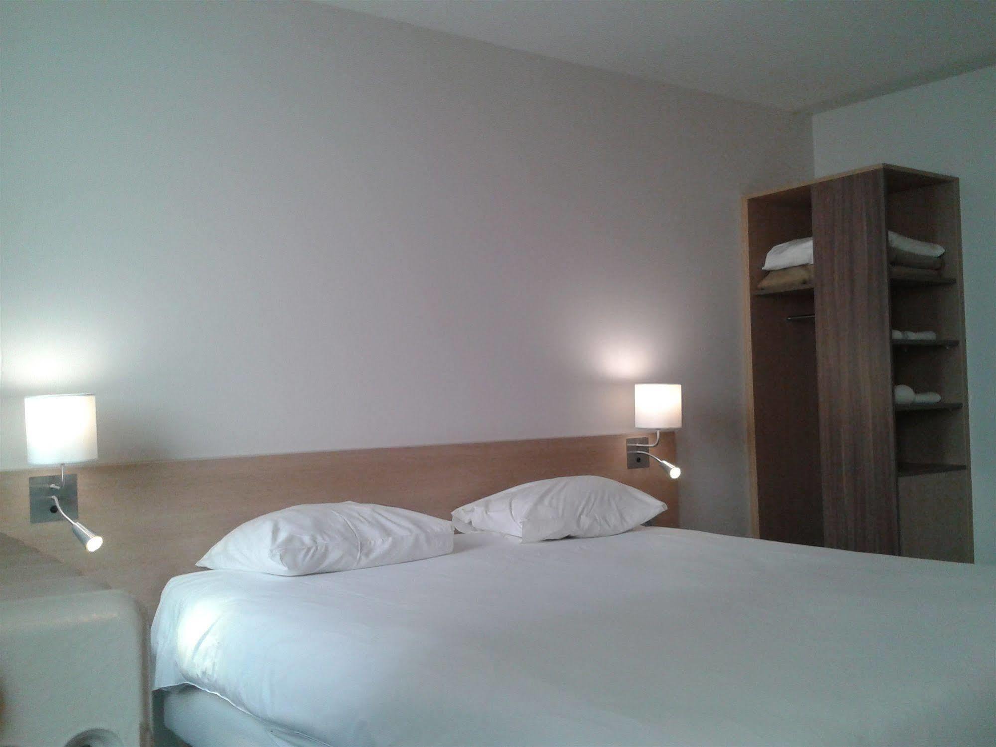Brit Hotel Macon Centre Gare ภายนอก รูปภาพ