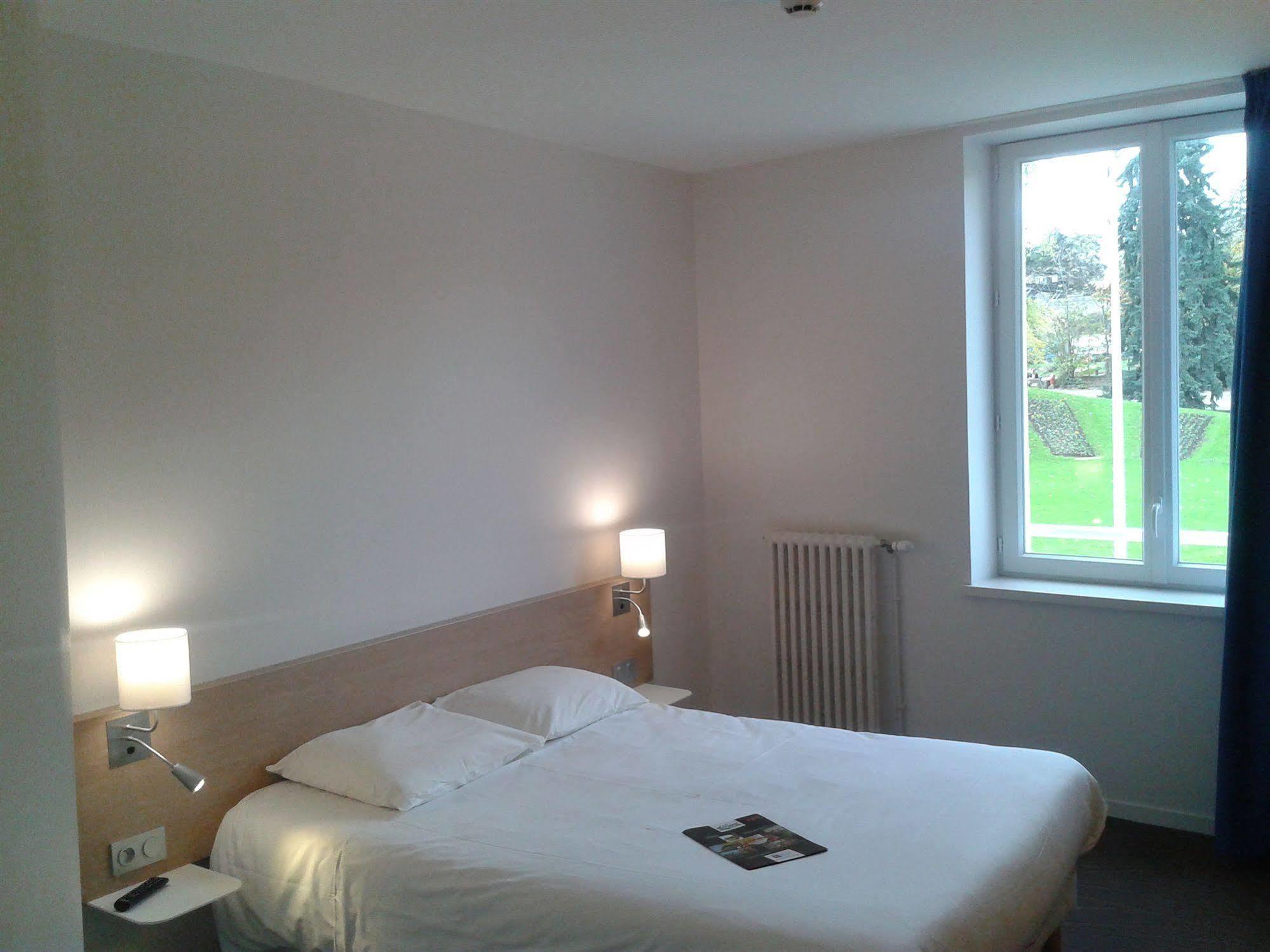 Brit Hotel Macon Centre Gare ภายนอก รูปภาพ