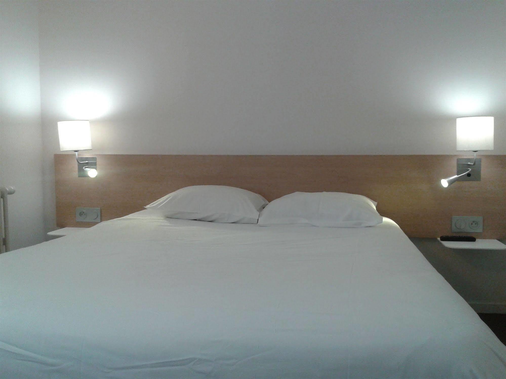 Brit Hotel Macon Centre Gare ภายนอก รูปภาพ
