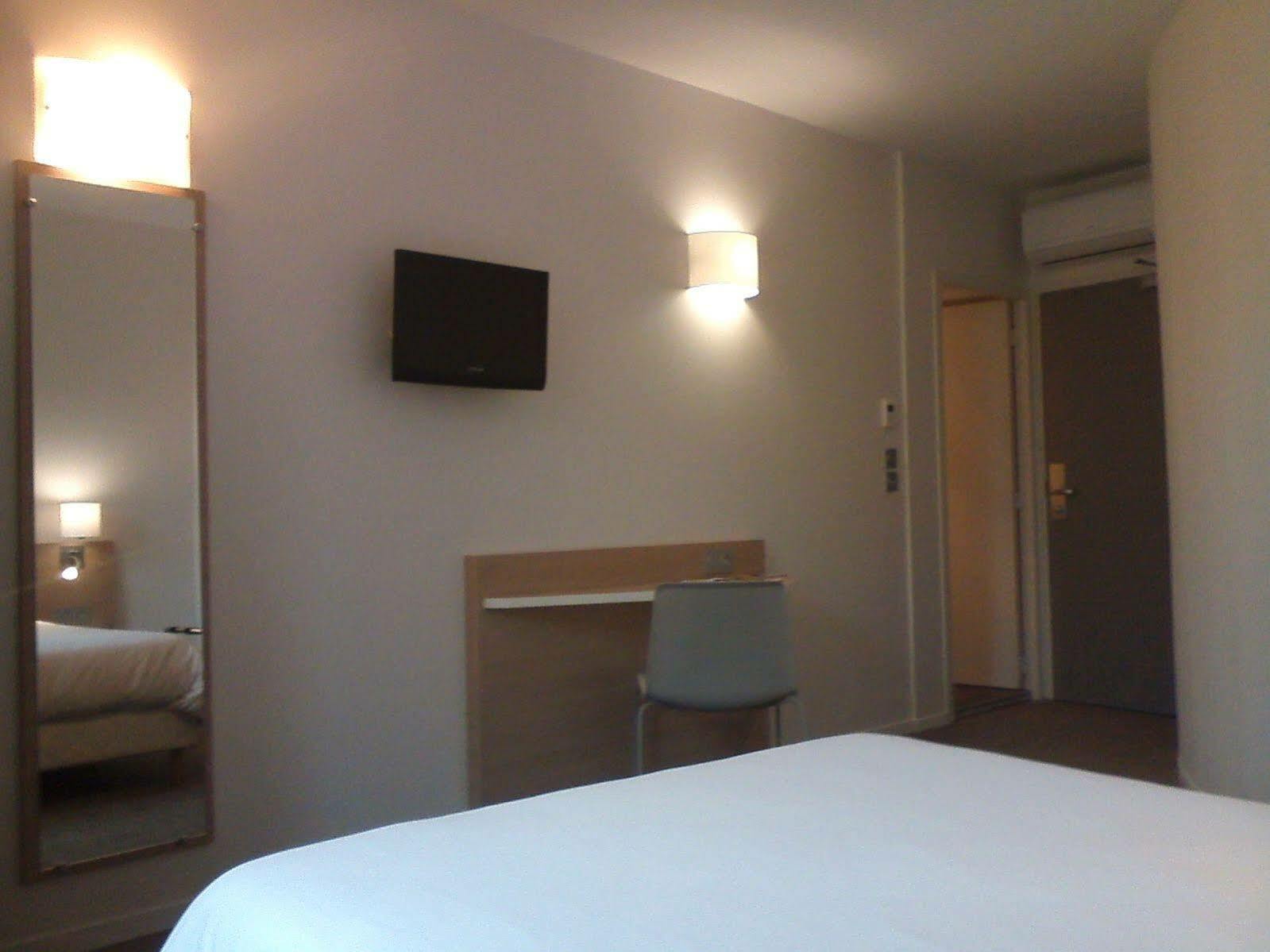 Brit Hotel Macon Centre Gare ภายนอก รูปภาพ